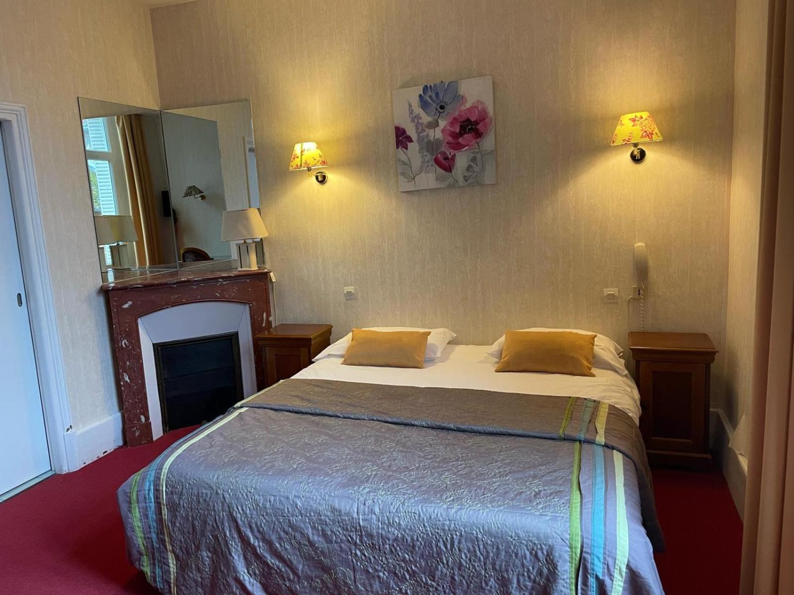 Hotel Le Beau Site Gien Eksteriør billede