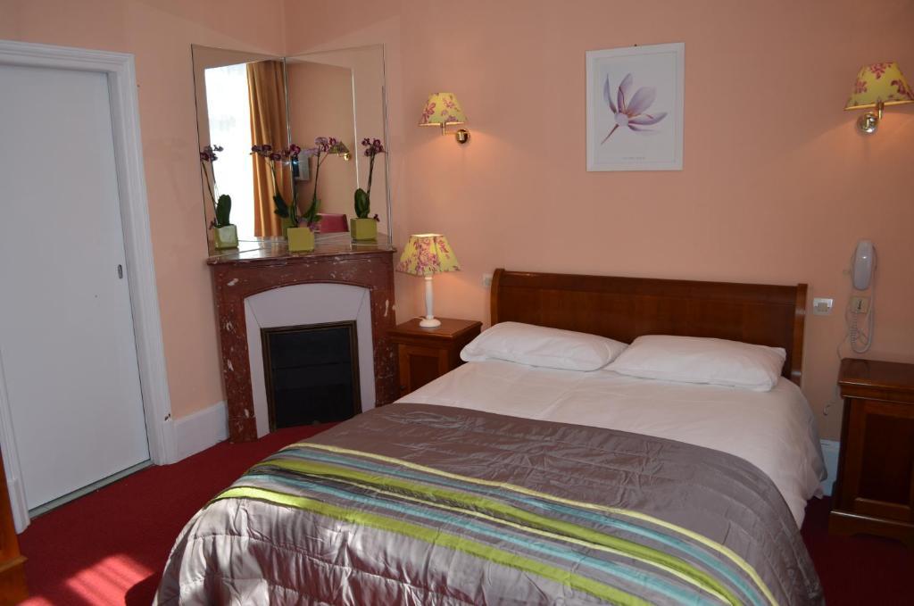 Hotel Le Beau Site Gien Værelse billede